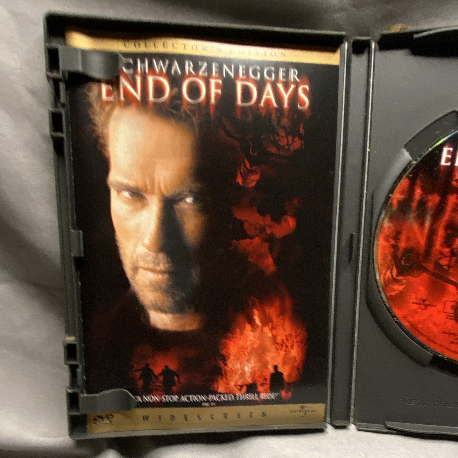 Universal End of Days DVD Widescreen Collector’s Edition R 123 Min 2.35:1